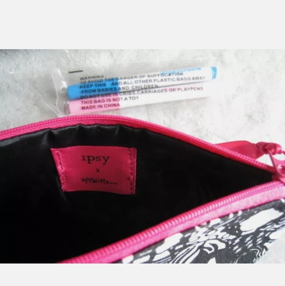 Ipsy Bag March 2018 Create Bag with Pink & Blue Markers ~ Personalize Yourself ! - Picture 4 of 4